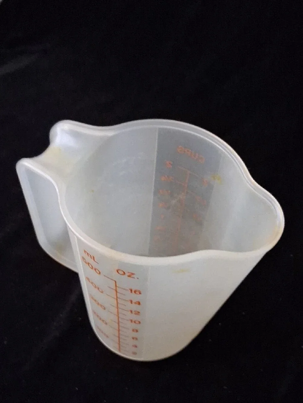 Vintage Tupperware clear plastic 2-cup measuring cup - Picture 3 of 5